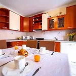 In With Balcony, Air Conditioning, Wifi, Washing Machine 洛帕