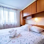 In With Balcony, Air Conditioning, Wifi, Washing Machine 公寓