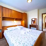 In With Balcony, Air Conditioning, Wifi, Washing Machine