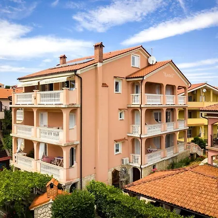 Apartman In With Balcony, Air Conditioning, Wifi, Washing Machine Lopar