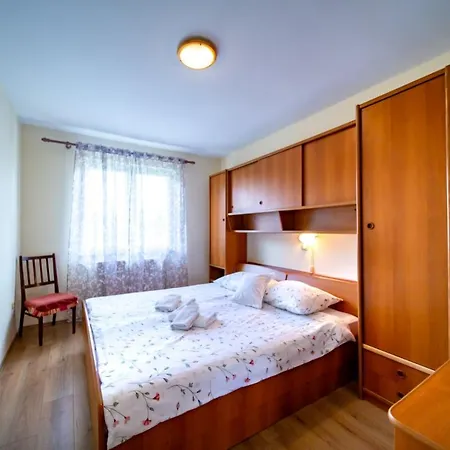 In With Balcony, Air Conditioning, Wifi, Washing Machine Lägenhet *