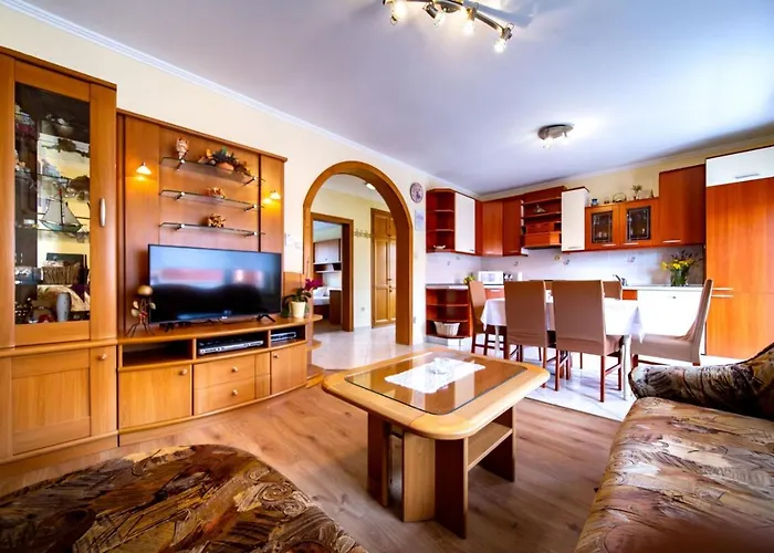 In With Balcony, Air Conditioning, Wifi, Washing Machine Lopar