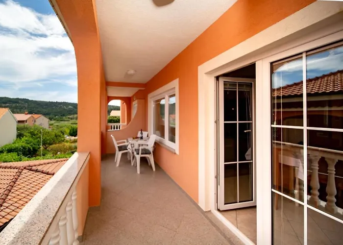 In With Balcony, Air Conditioning, Wifi, Washing Machine