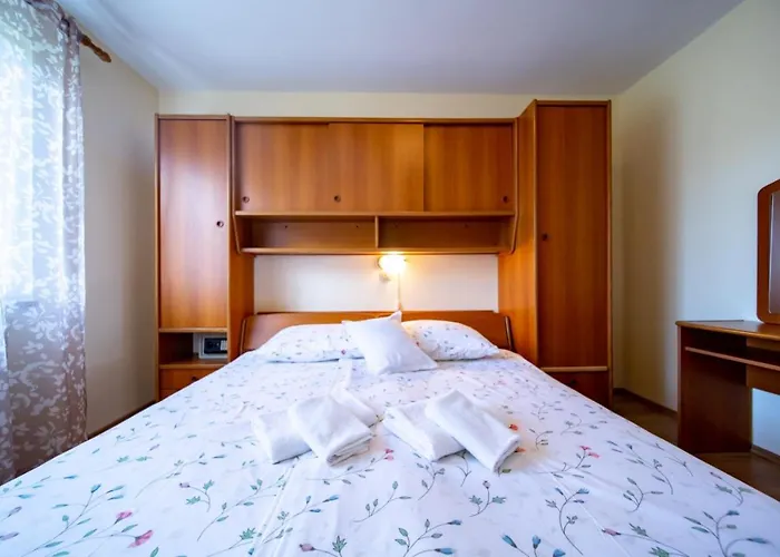 Apartman In With Balcony, Air Conditioning, Wifi, Washing Machine Lopar