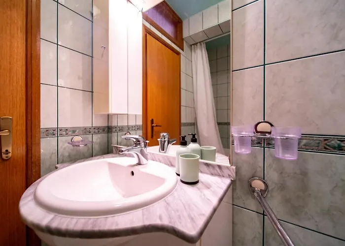 In With Balcony, Air Conditioning, Wifi, Washing Machine Apartment