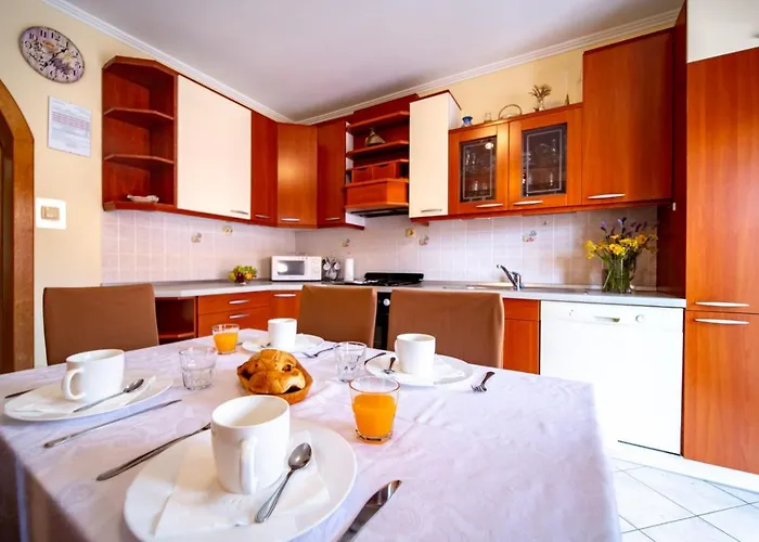 In With Balcony, Air Conditioning, Wifi, Washing Machine Lopar
