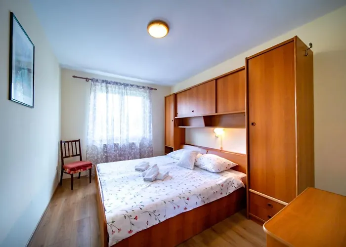 In With Balcony, Air Conditioning, Wifi, Washing Machine Apartman *