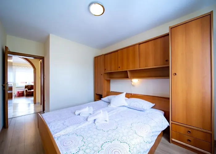 In With Balcony, Air Conditioning, Wifi, Washing Machine Apartment *