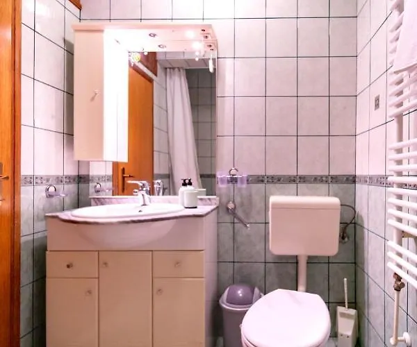 In With Balcony, Air Conditioning, Wifi, Washing Machine Apartment