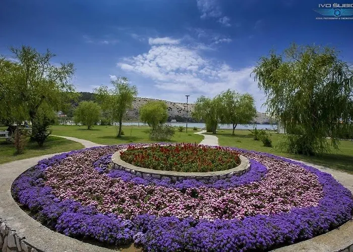 In With Balcony, Air Conditioning, Wifi, Washing Machine Apartman