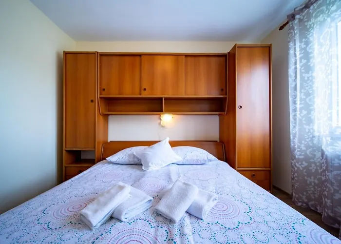 In With Balcony, Air Conditioning, Wifi, Washing Machine