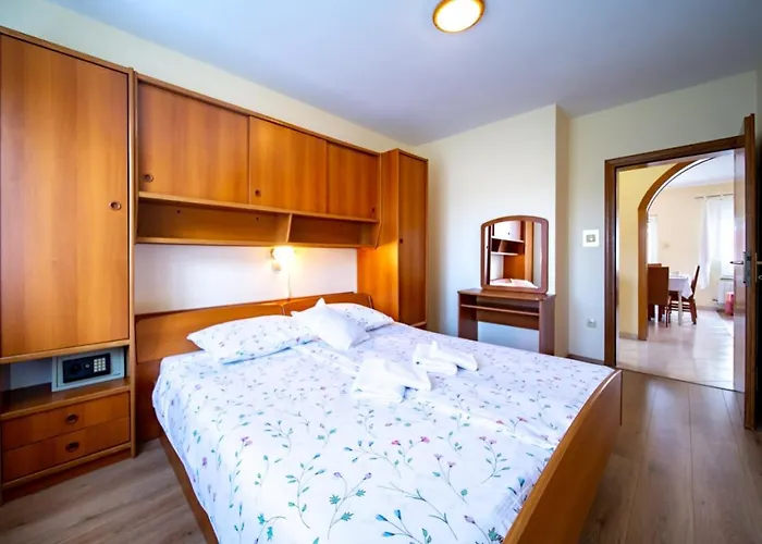 In With Balcony, Air Conditioning, Wifi, Washing Machine