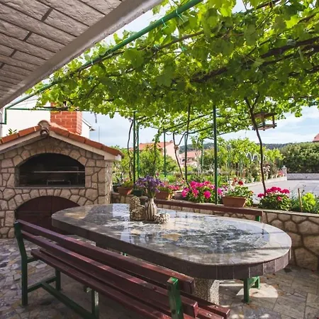In With Balcony, Air Conditioning, Wifi, Washing Machine Apartmán *