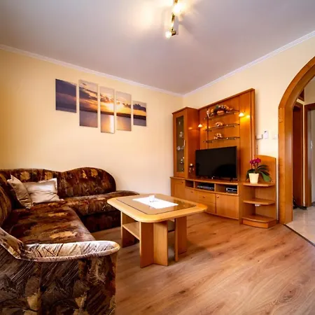 In With Balcony, Air Conditioning, Wifi, Washing Machine *