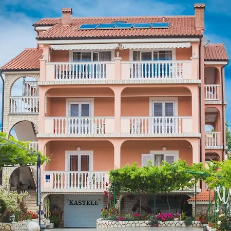 In With Balcony, Air Conditioning, Wifi, Washing Machine *