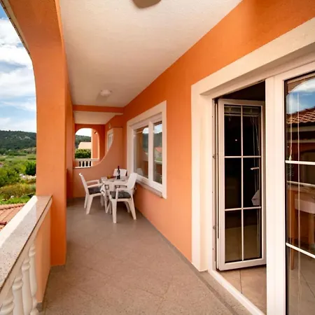 In With Balcony, Air Conditioning, Wifi, Washing Machine