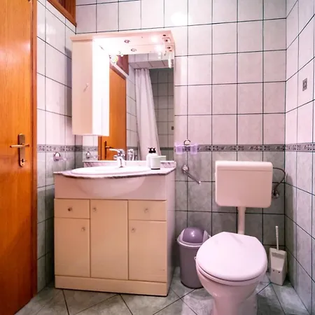 Apartment In With Balcony, Air Conditioning, Wifi, Washing Machine