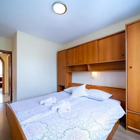 In With Balcony, Air Conditioning, Wifi, Washing Machine Apartment *