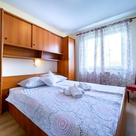In With Balcony, Air Conditioning, Wifi, Washing Machine * Lopar