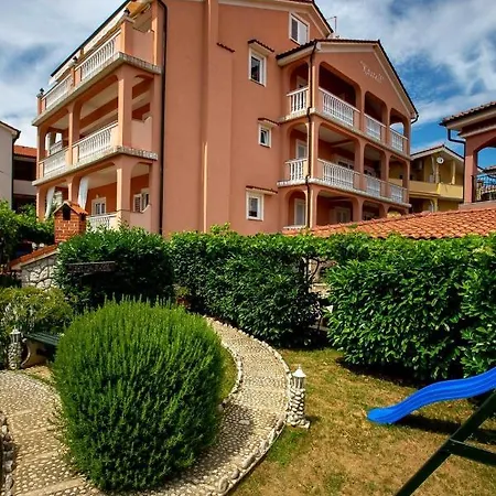 In With Balcony, Air Conditioning, Wifi, Washing Machine * Lopar